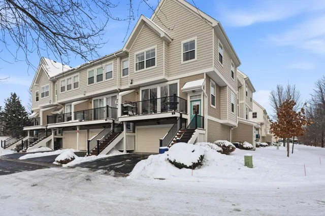 $300,000 | 4605 Victor Path, Unit 1, Hugo, MN 55038