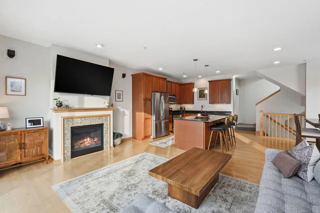 $300,000 | 4605 Victor Path, Unit 1, Hugo, MN 55038