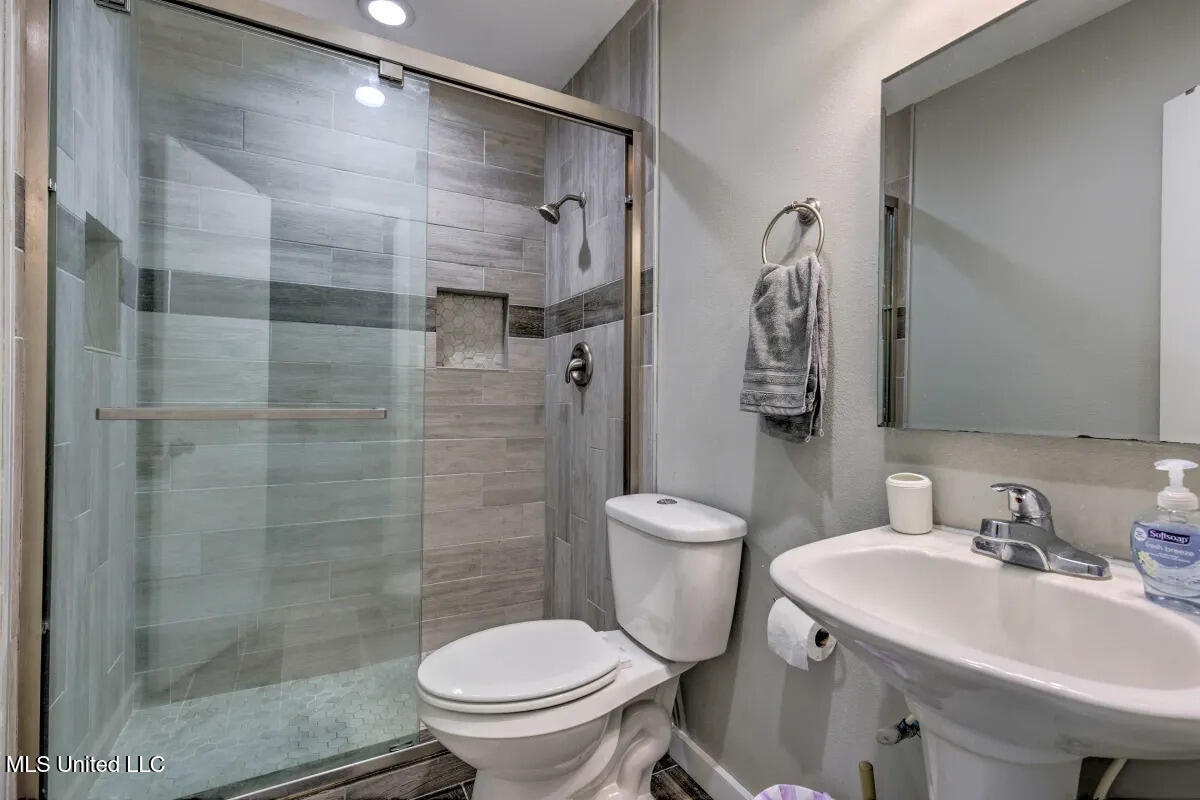 103 Grand Teton Avenue Ocean Springs, MS 39564 - Photo 11 of 18 Hall Bath