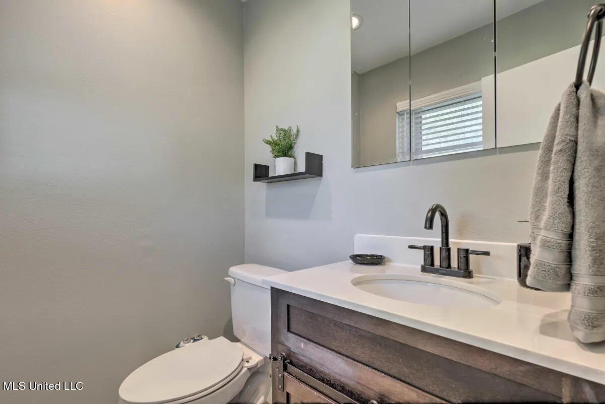 103 Grand Teton Avenue Ocean Springs, MS 39564 - Photo 14 of 18 Primary half bath