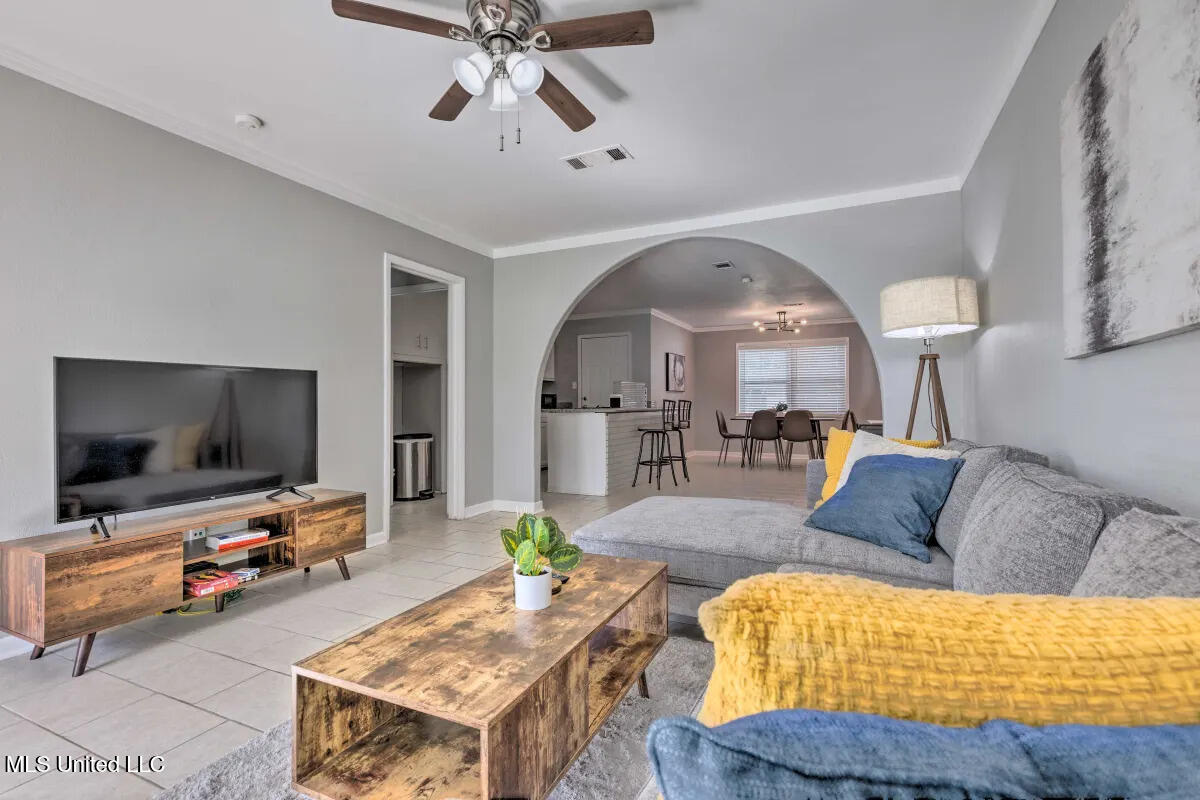 103 Grand Teton Avenue Ocean Springs, MS 39564 - Photo 3 of 18 Living Room