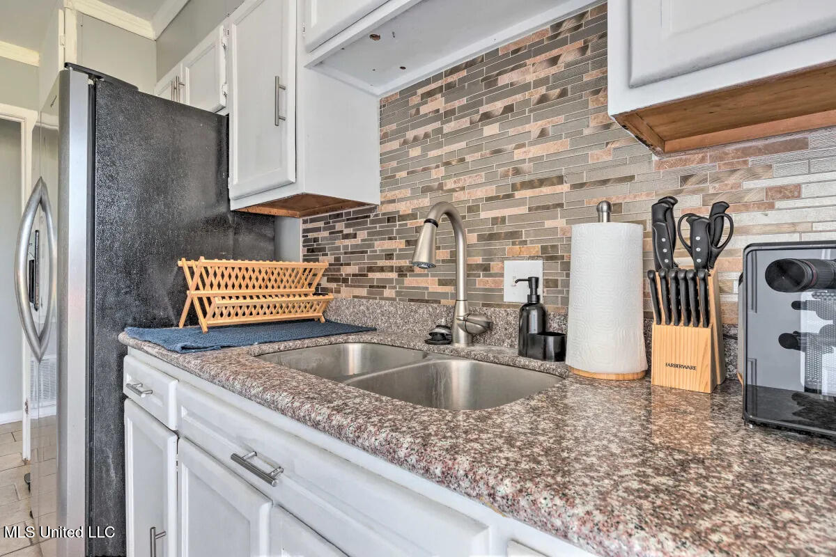 103 Grand Teton Avenue Ocean Springs, MS 39564 - Photo 5 of 18 Kitchen