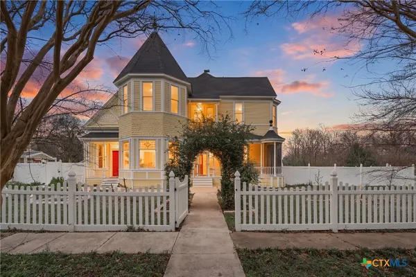 $445,000 | 300 Estelle Rice Street, Moody, TX 76557