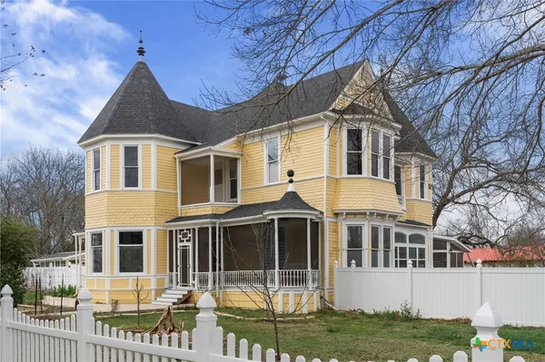 $445,000 | 300 Estelle Rice Street, Moody, TX 76557