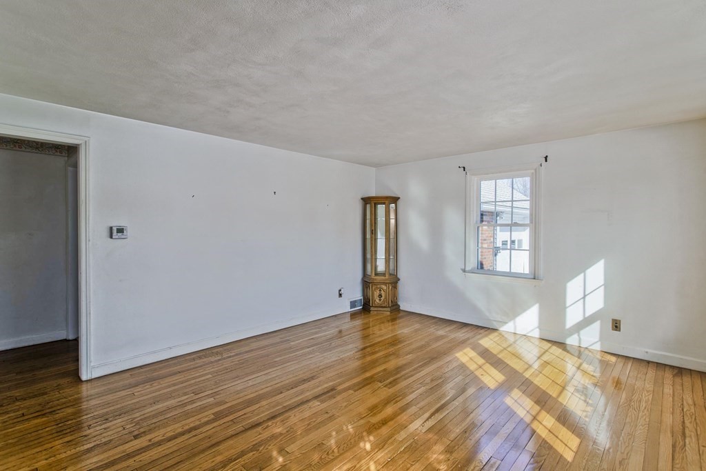 72 Kipling Street Springfield, MA 01118 - Photo 15 of 37