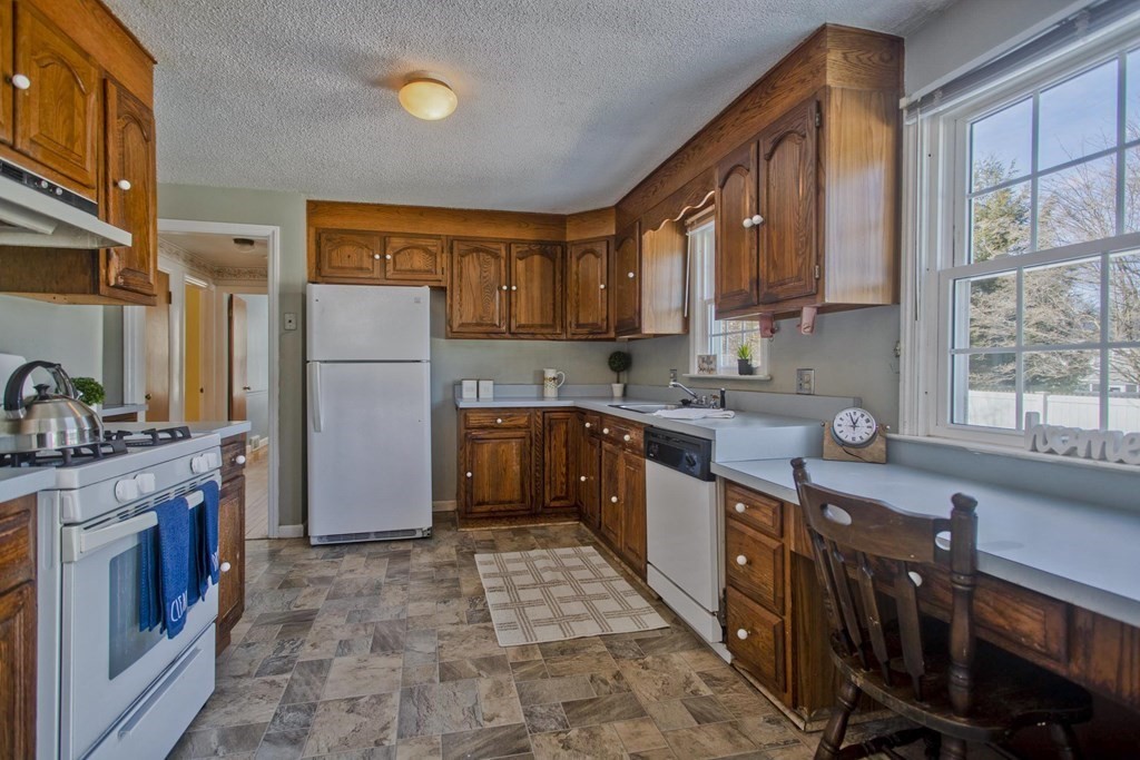 72 Kipling Street Springfield, MA 01118 - Photo 8 of 37