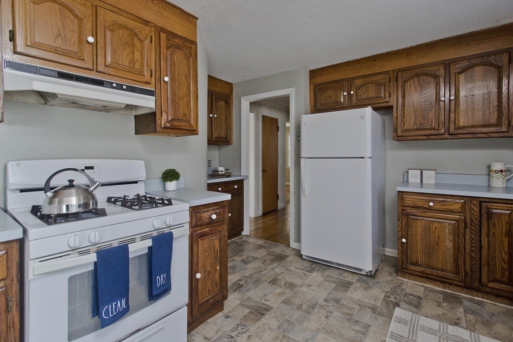 72 Kipling Street Springfield, MA 01118 - Photo 9 of 37