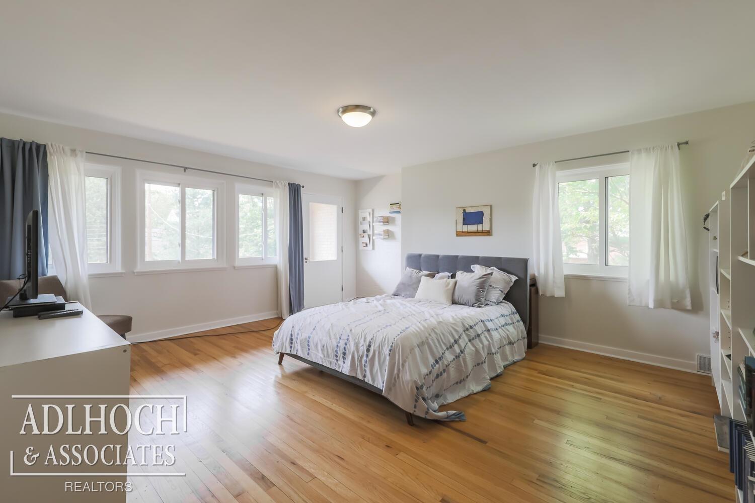 681 Roslyn Road Grosse Pointe Woods, MI 48236 - Photo 18 of 32