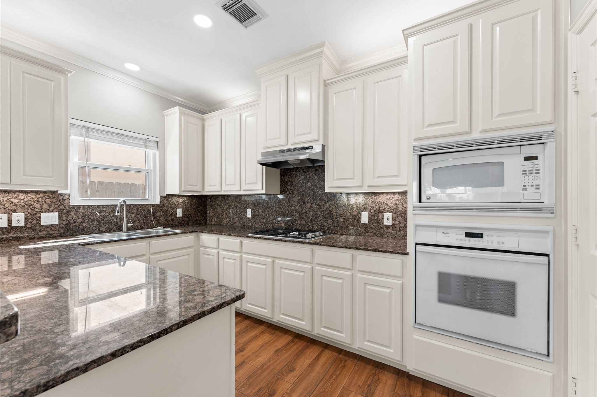 6107 Windwater Pointe Houston, TX 77036 - Photo 11 of 27