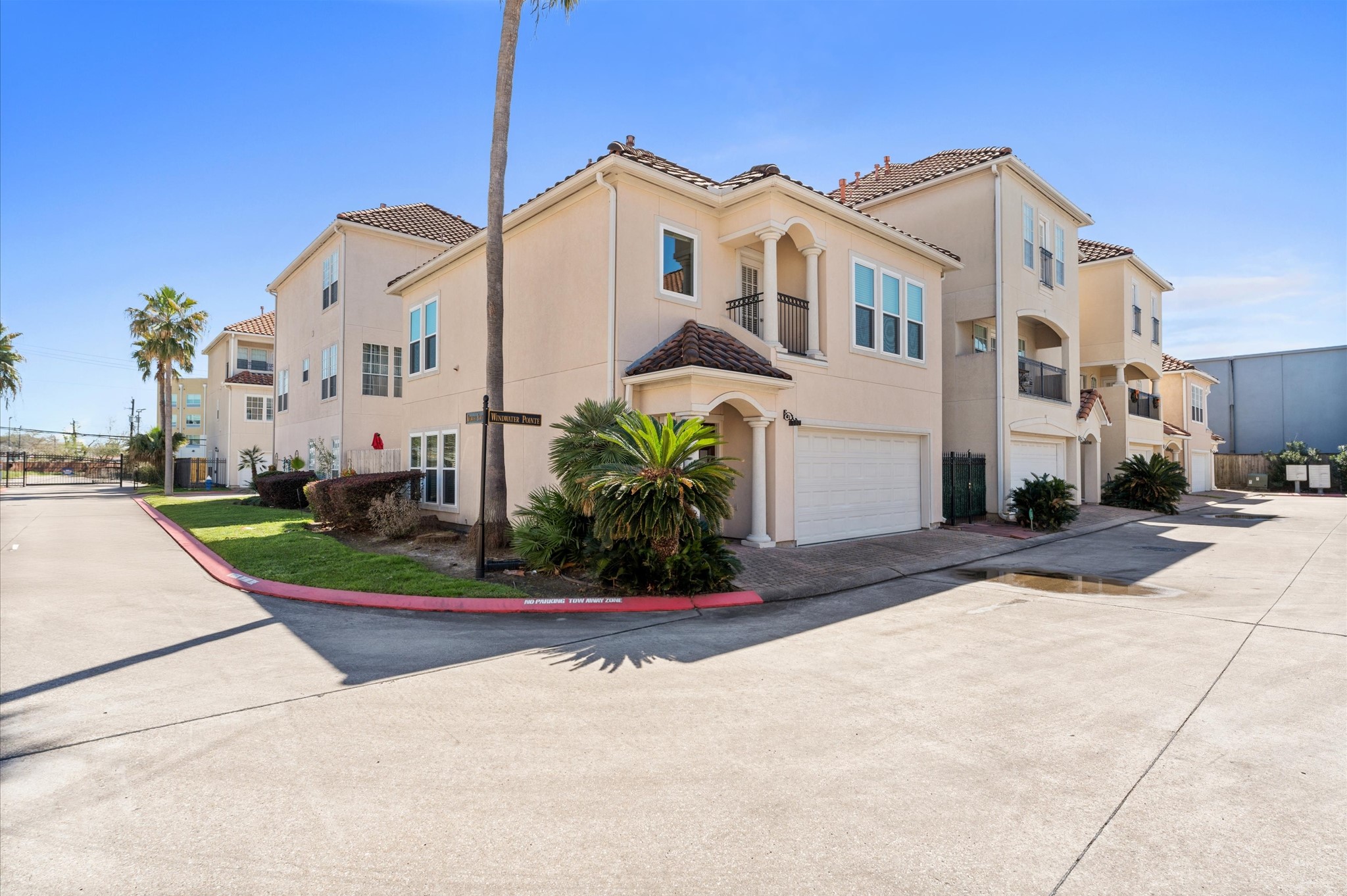 6107 Windwater Pointe Houston, TX 77036 - Photo 2 of 27