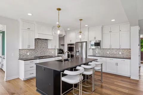 $1,199,900 | 4605 Sunset Lane, Excelsior, MN 55331