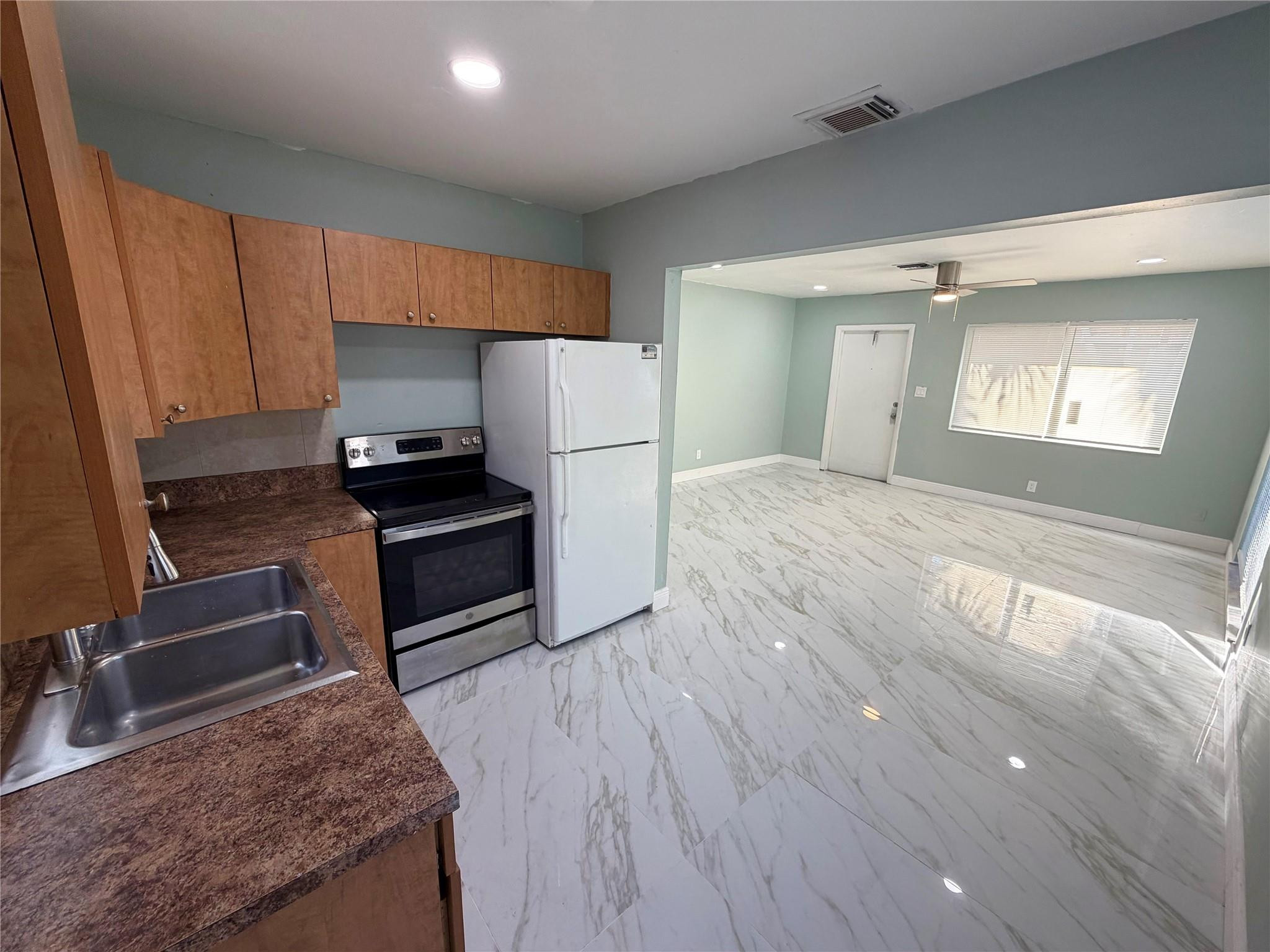 218 Southwest 1st Court Pompano Beach, FL 33060 - Photo 20 of 31 Photo 21