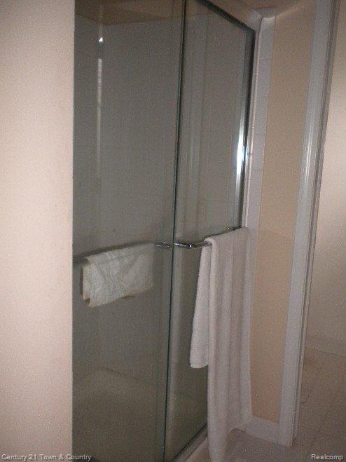 1071 Pointe Pl Boulevard Rochester, MI 48307 - Photo 21 of 25 Separate Shower