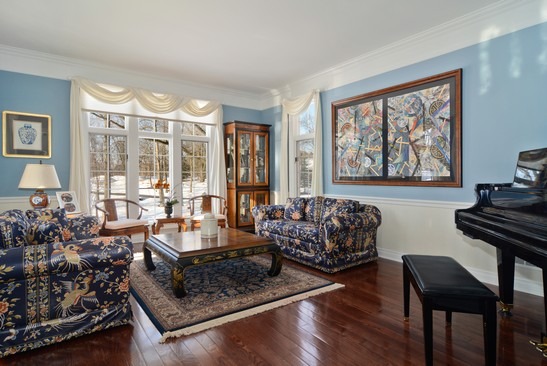 26 Hidden Brook Drive North Barrington, IL 60010 - Photo 4 of 22 a living room with furniture and a large window