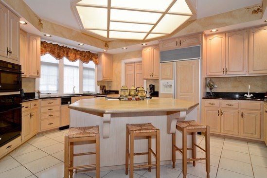 26 Hidden Brook Drive North Barrington, IL 60010 - Photo 5 of 22 a kitchen with stainless steel appliances granite countertop a table and chairs in it