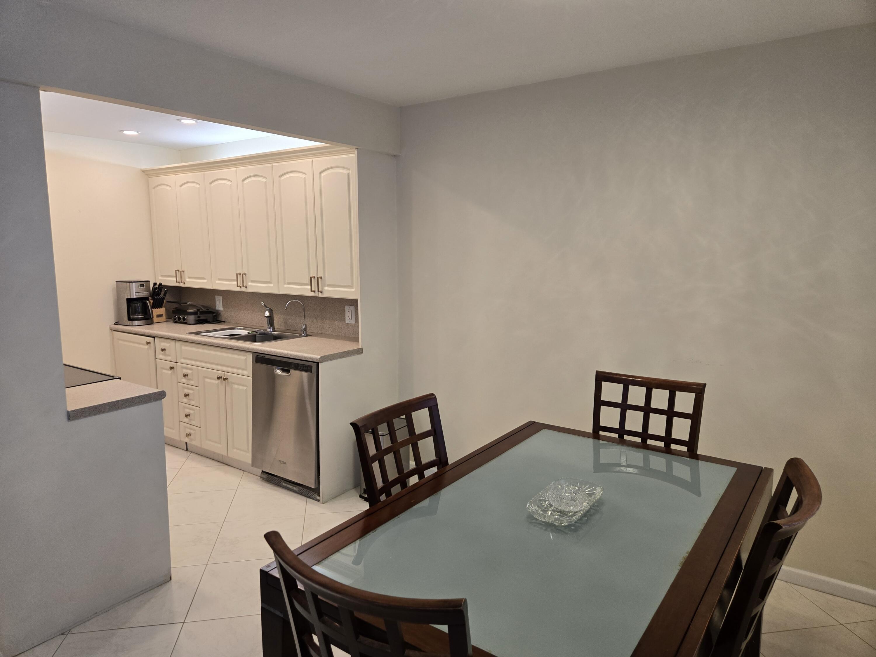 2031 Exeter Boca Raton, FL 33434 - Photo 4 of 45 updaded kichen