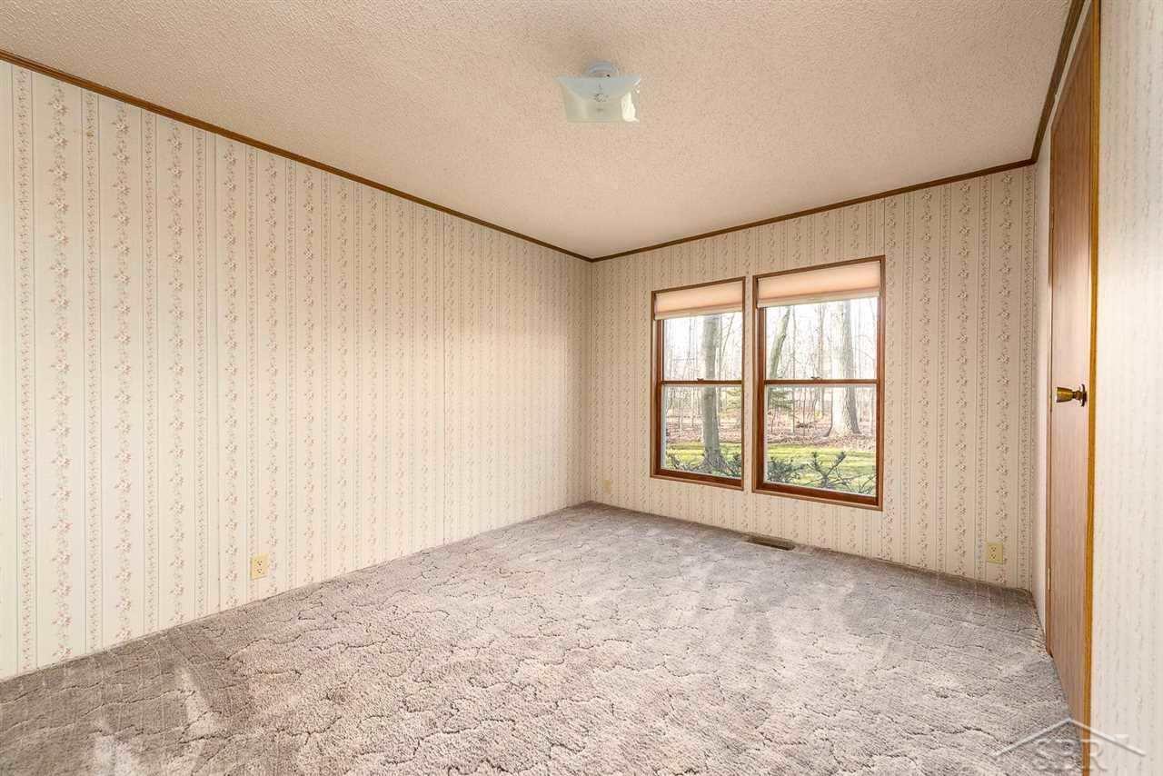 809 South 11 Mile Road Midland, MI 48640 - Photo 6 of 18