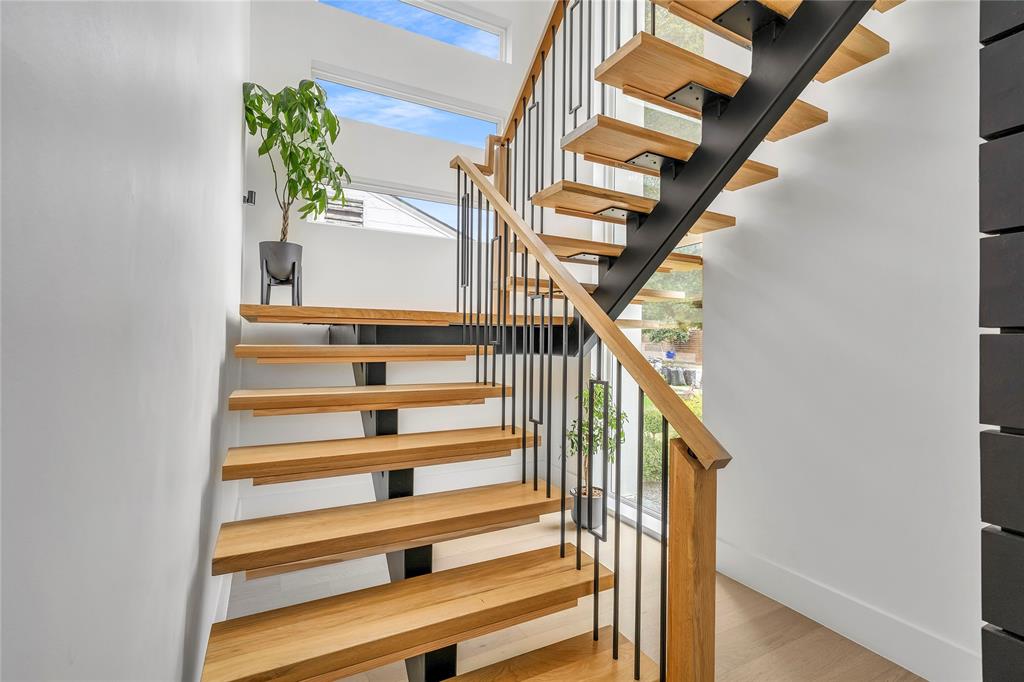 4721 Linnet Lane Dallas, TX 75209 - Photo 33 of 40 a view of entryway