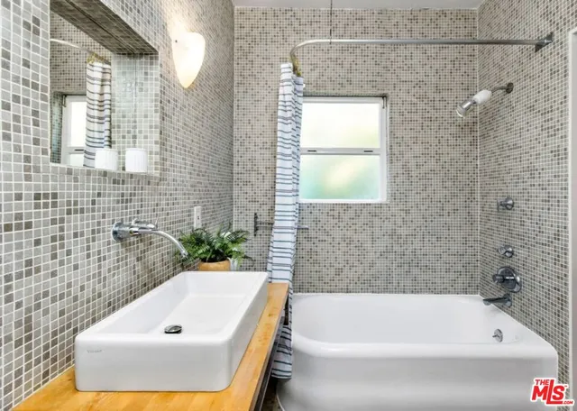 $8,000 | 1510 Electric Avenue, Venice, CA 90291