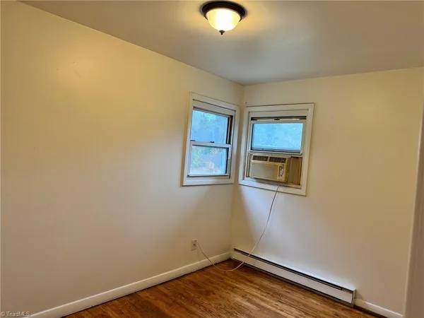 $1,300 | 931 Moravia Street, Winston-Salem, NC 27107