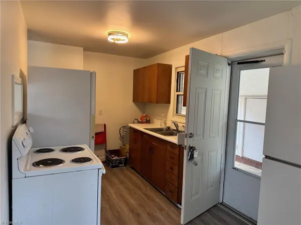 $1,300 | 931 Moravia Street, Winston-Salem, NC 27107