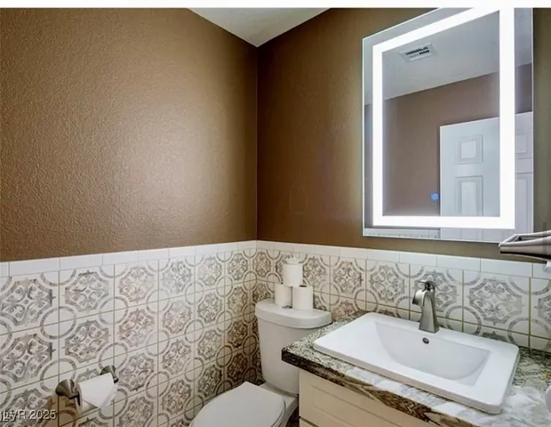 $3,800 | 7469 Thornsby Court, Las Vegas, NV 89120