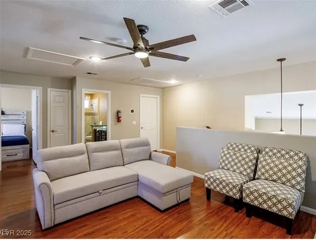 $3,800 | 7469 Thornsby Court, Las Vegas, NV 89120