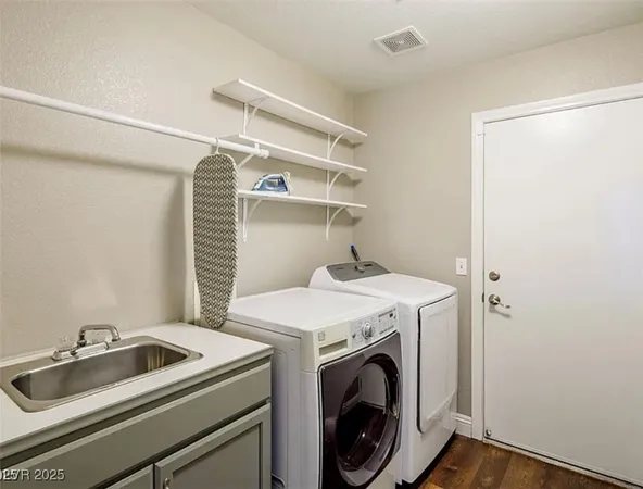 $4,400 | 7469 Thornsby Court, Las Vegas, NV 89120
