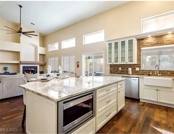 $4,400 | 7469 Thornsby Court, Las Vegas, NV 89120