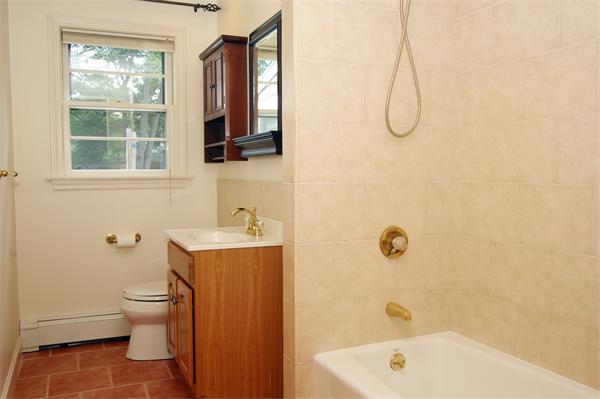 16 Hampshire Road Reading, MA 01867 - Photo 11 of 23 Gallery Image 11