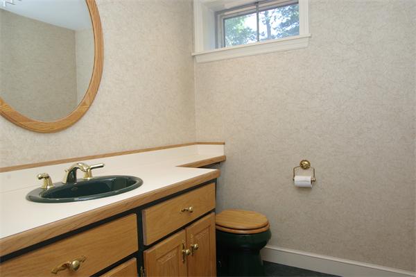 16 Hampshire Road Reading, MA 01867 - Photo 16 of 23 Gallery Image 16