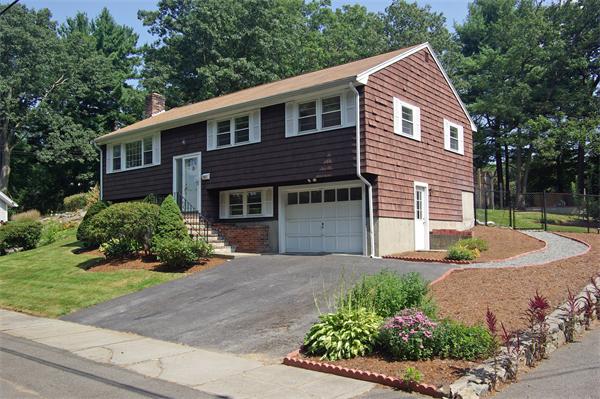 16 Hampshire Road Reading, MA 01867 - Photo 2 of 23 Gallery Image 2