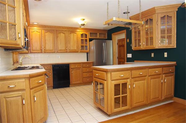 16 Hampshire Road Reading, MA 01867 - Photo 3 of 23 Gallery Image 3