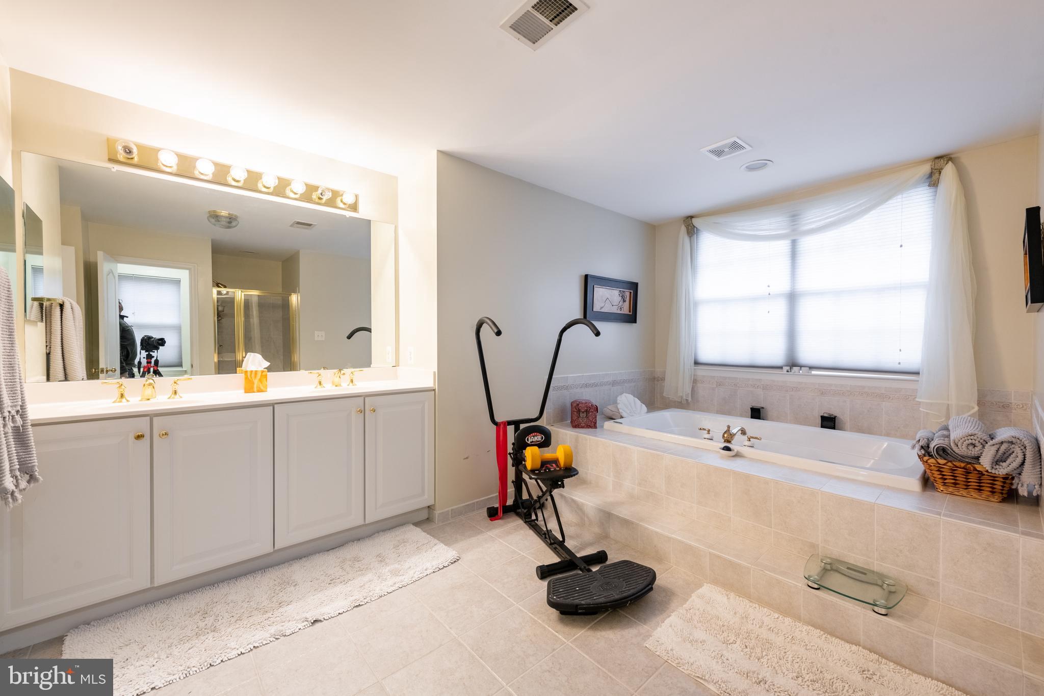 11 Manor Spring Court Silver Spring, MD 20906 - Photo 33 of 45 a bathroom with a sink double vanity and a tub