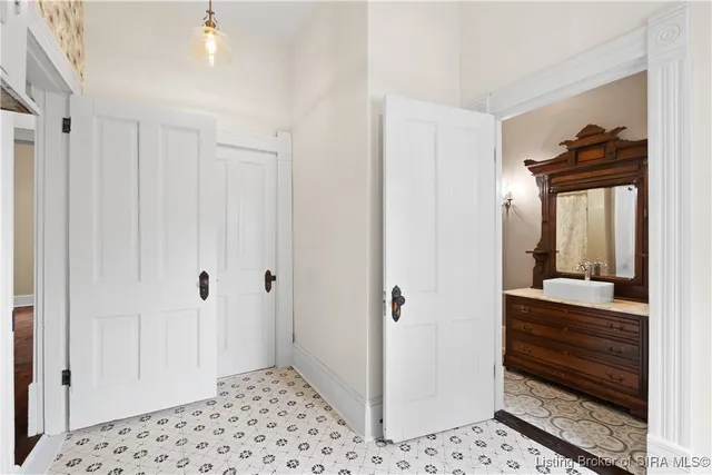 $254,900 | 427 East Chestnut Street, Corydon, IN 47112