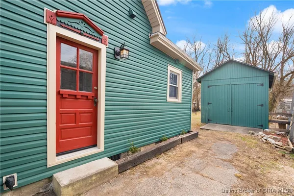 $244,500 | 427 East Chestnut Street, Corydon, IN 47112