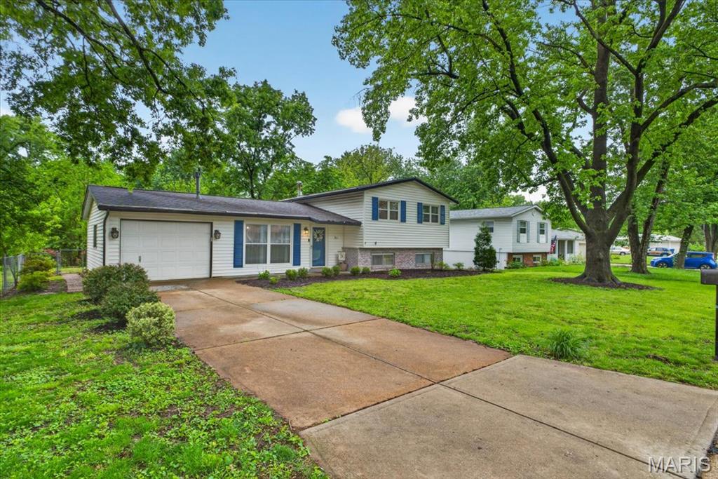 303 Ranch Drive Manchester, MO 63011 - Photo 2 of 33