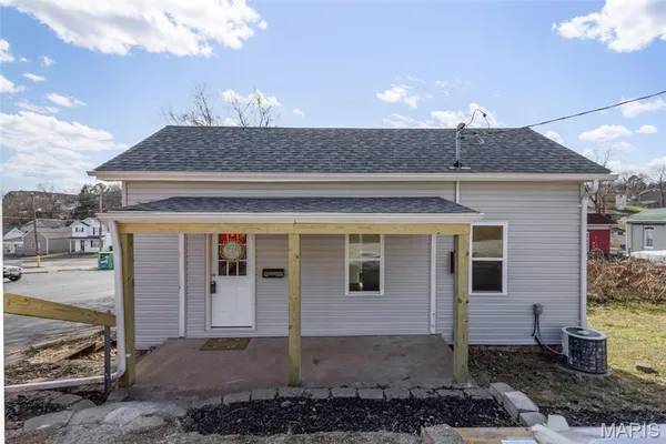$137,500 | 507 McKissock Street, De Soto, MO 63020