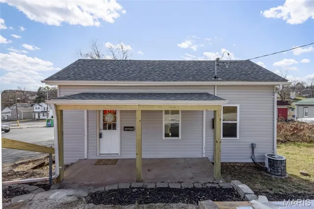 $140,000 | 507 McKissock Street, De Soto, MO 63020