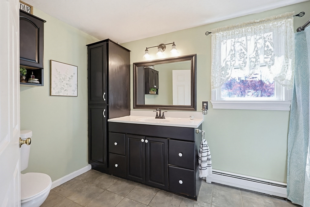 61 Ruth Avenue Dracut, MA 01826 - Photo 7 of 41