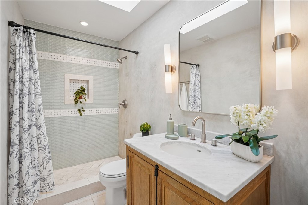 42 Kanan Road Oak Park, CA 91377 - Photo 22 of 65 Gallery Image 22