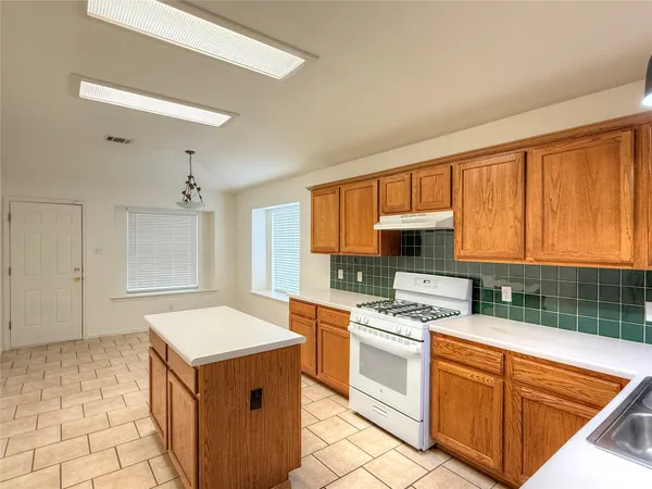 $1,800 | 700 House Creek Drive, Leander, TX 78641