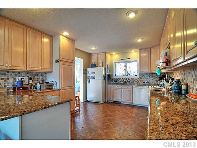10123 Saw Mill Road Charlotte, NC 28278 - Photo 4 of 16 Gallery Image 4