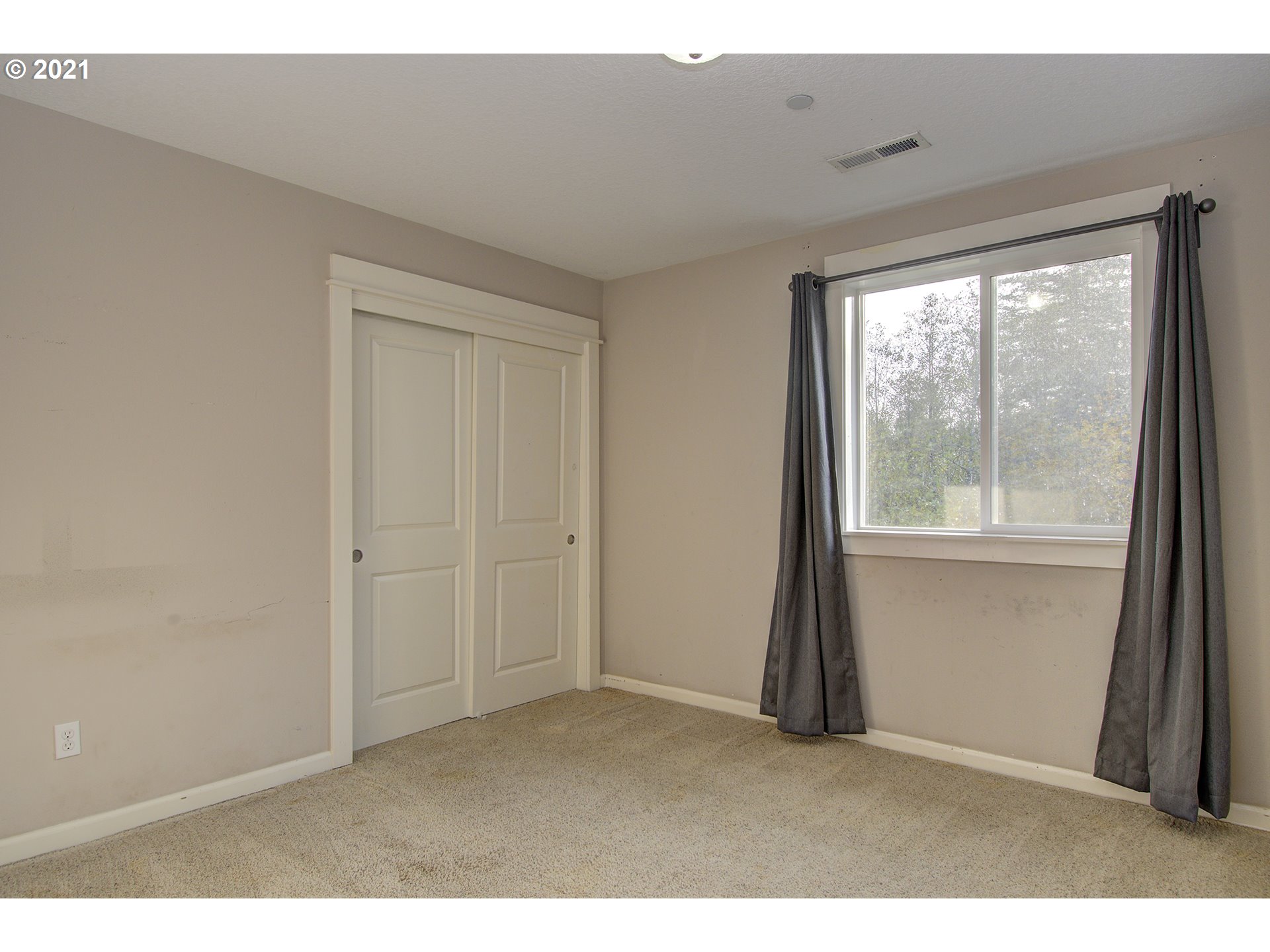 6909 Northeast Lessard Road Camas, WA 98607 - Photo 22 of 30 a big room with windows and closet