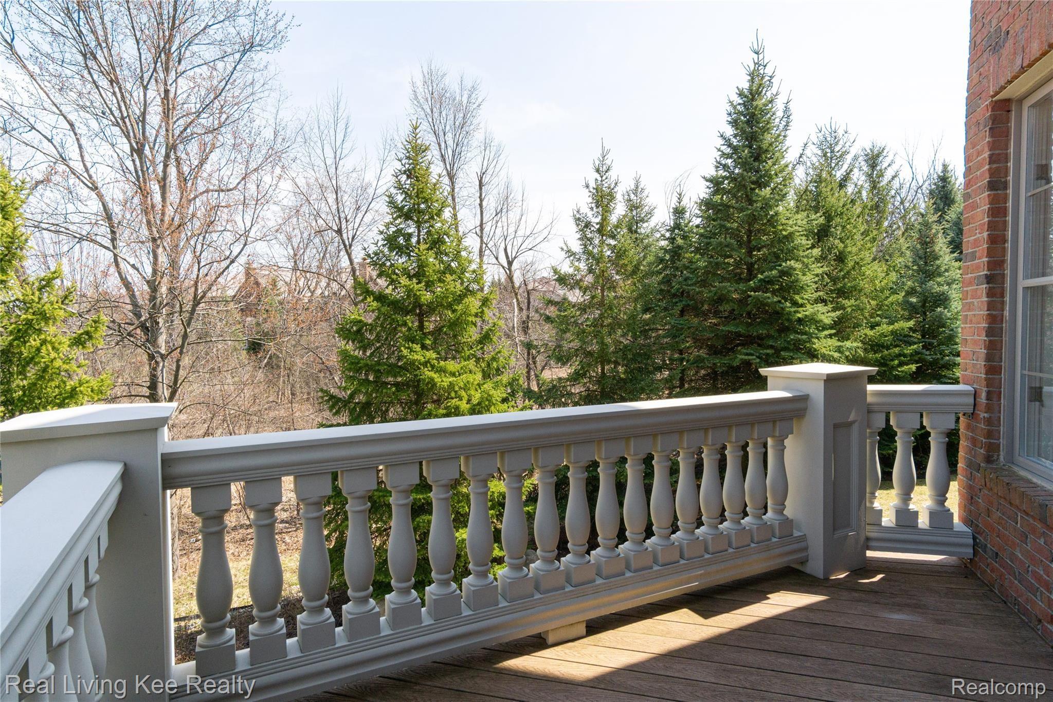 2766 Castlemartin Court Rochester, MI 48306 - Photo 7 of 76 Exteriors (9 of 12).jpg