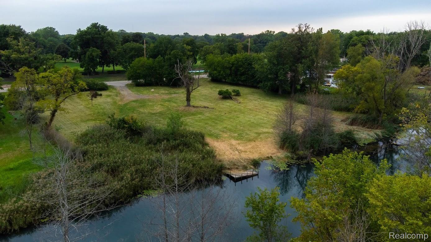 22883 Meridian Road Grosse Ile, MI 48138 - Photo 11 of 13 Green9.jpg