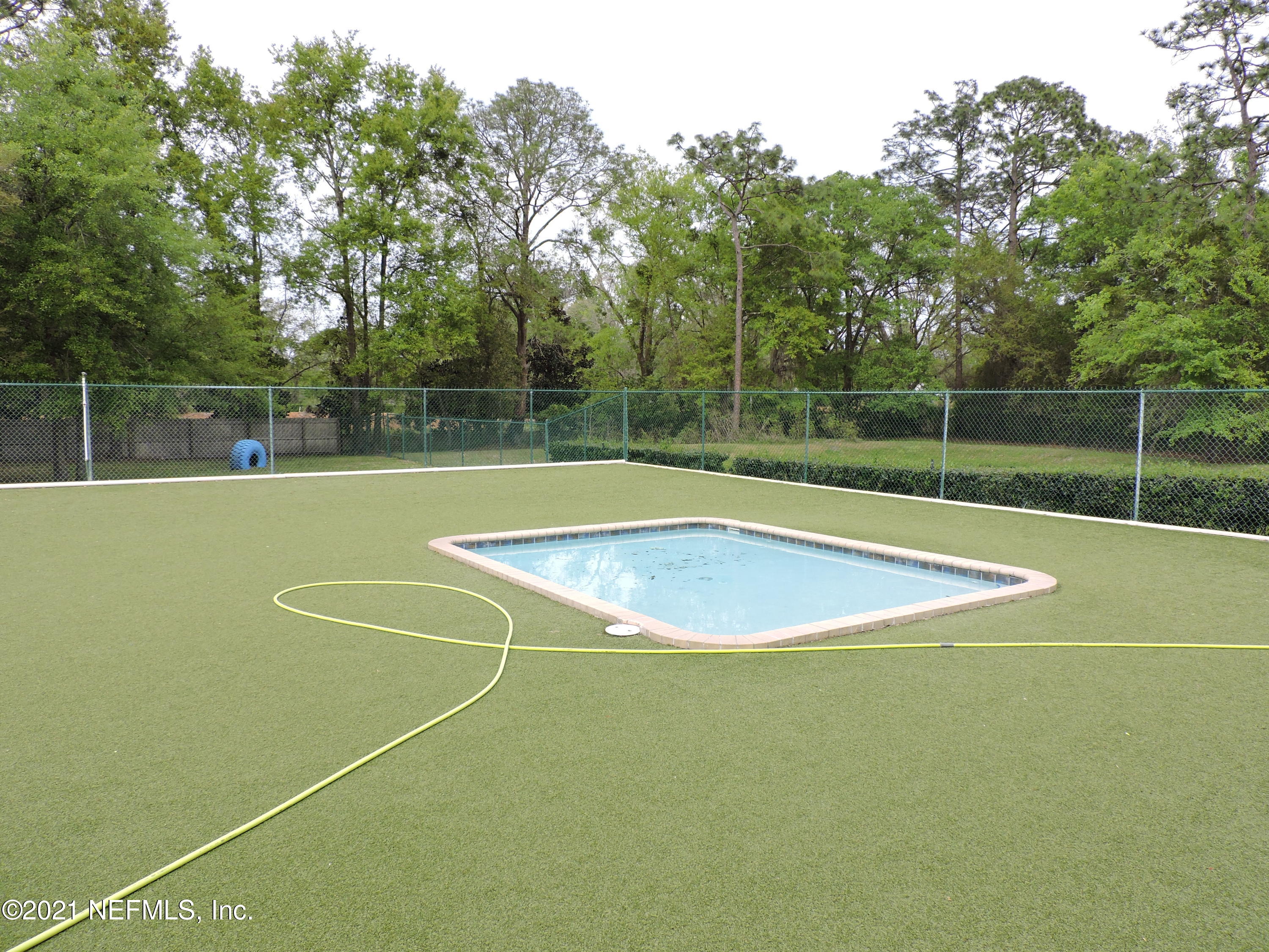 Outdoor Pool & Play