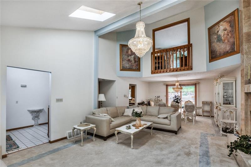 392 Richard Road Wexford, PA 15090 - Photo 3 of 25 Gallery Image 3