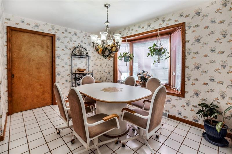 392 Richard Road Wexford, PA 15090 - Photo 6 of 25 Gallery Image 6