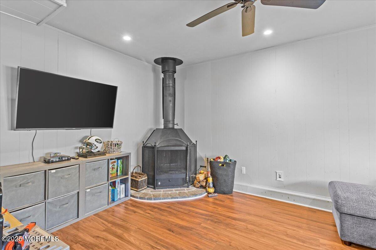 2110 Lanes Mill Road Brick, NJ 08724 - Photo 5 of 55 a room with furniture and flat screen tv